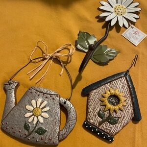 Spring/Summer Decor Accents Set of 3, Daisy 🌼. & Sunflower 🌻/Metal Daisy Hook